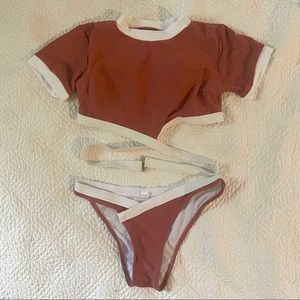 NWOT Shein Cheeky Crossover Strappy Short Sleeve Bikini Rash Guard Small